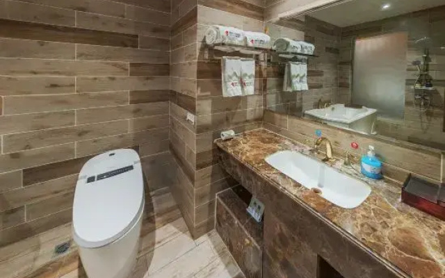 Yingxiang Theme Hotel(伊宁映像主题酒店（伊宁市上海城）)