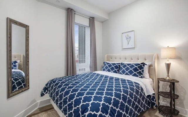 Bright 3 Bedroom + Rooftop Views
