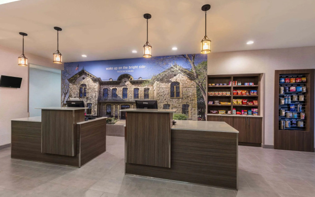 La Quinta Inn & Suites by Wyndham Fredericksburg
