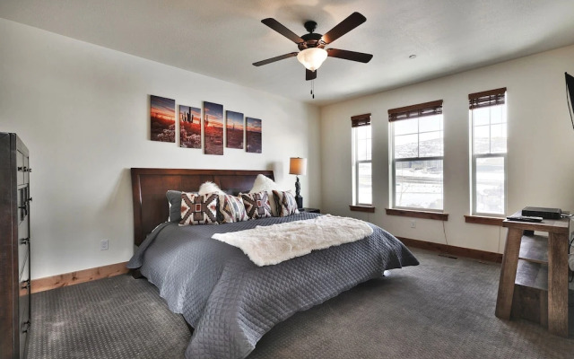 Parks Edge 1119 West Abigail by Blueswell