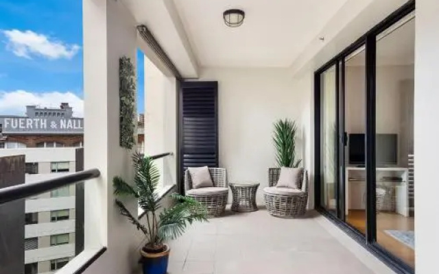 Surry Hills Fully Self Contained Modern 1 Bed Apartment (1012ELZ)
