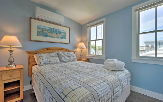 Couples Retreat! Penthouse Near Commercial Street