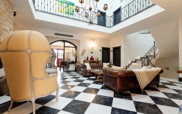 Alachi Hotel