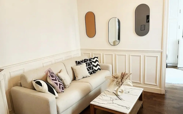 Superb Eiffel Tower Terrace Apartment