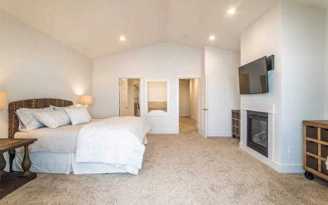 Seagate: Starboard~coos Bay~premiere Property