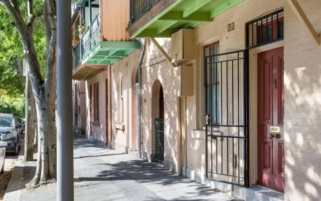 Traditional 2-bed Terrace House in Millers Point