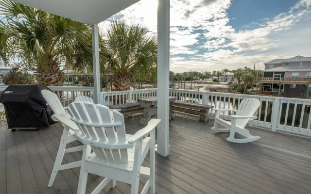 Captain Jax 5 Bedrooms 3 Bathrooms Home