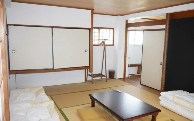 J-Hoppers Lake Biwa Guesthouse