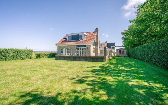 Charming 5-person Holiday Home With Panoramic Views