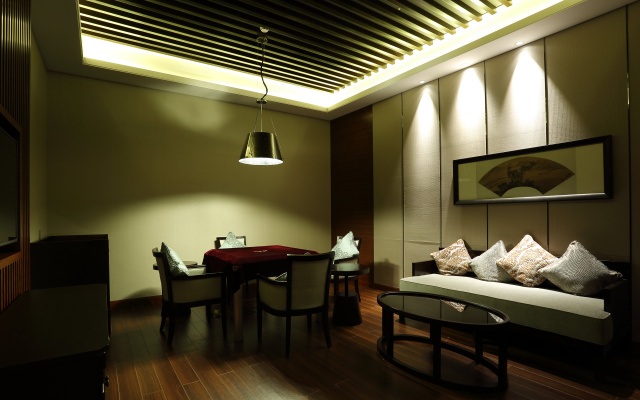 HUALUXE Hotels & Resorts Yangjiang City Center by IHG