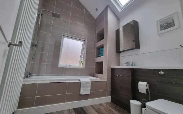 4 Bed Townhouse-sleeps 7-garden-pets-valley View
