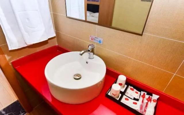 Thank Inn Plus Hotel Qingdao Huangdao District Weike Yunhai City