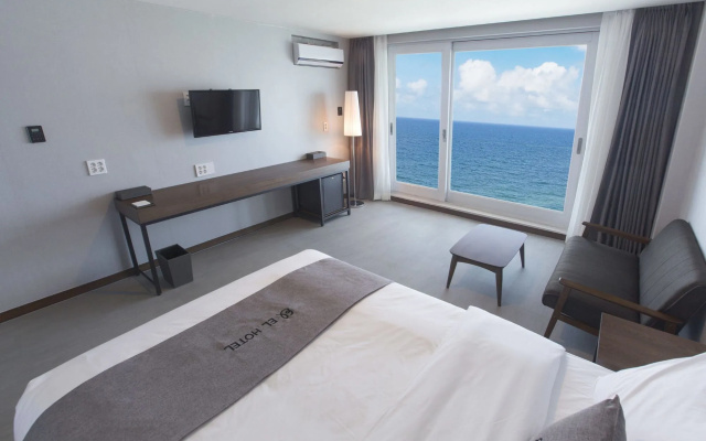 EL Hotel