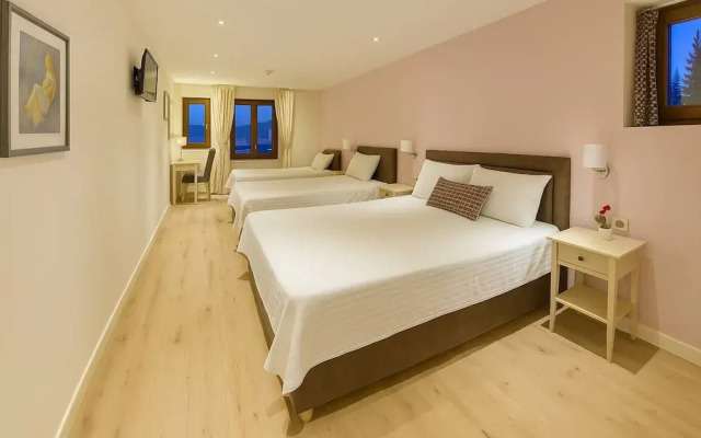 Arktos Hotel Cozy Triple Room With Scenic Views