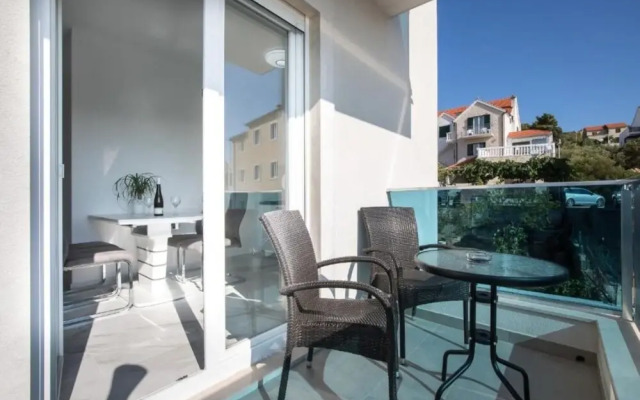 Jakov - Modern and Cosy With Pool - B2