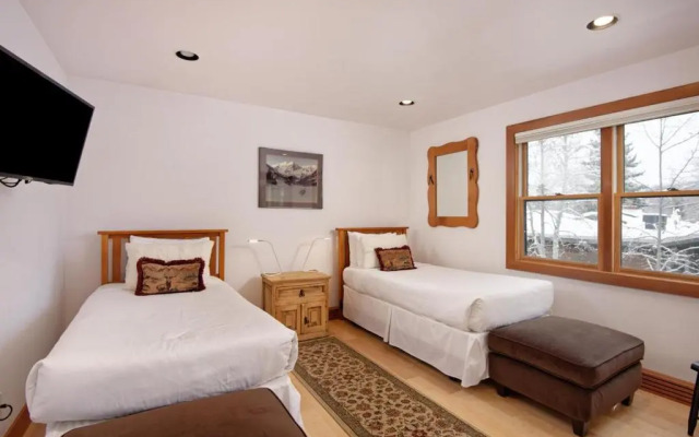 Aspen Ute Condominiums Unit 204