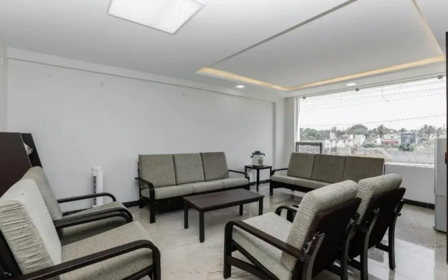 The Red Lotus Premium By OYO Rooms