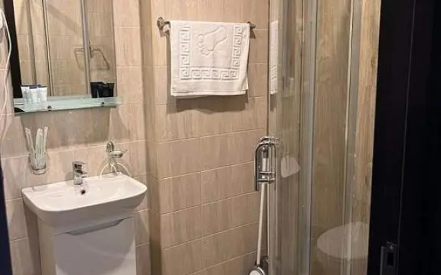 1 bedroom flat with free parking