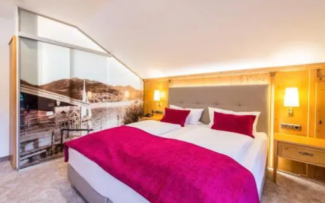 SL Hotel