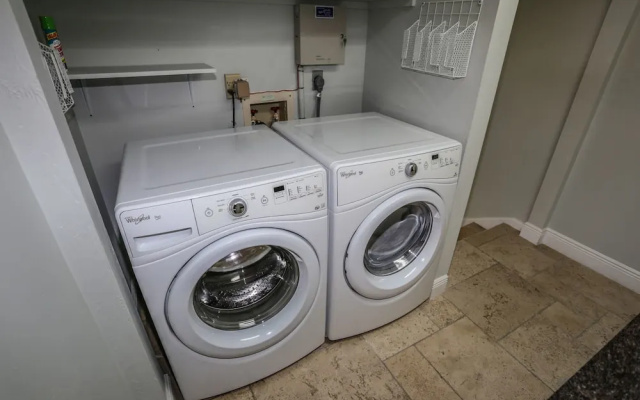 936 San Carlos