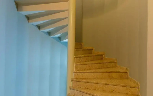 Senior Pera Suites
