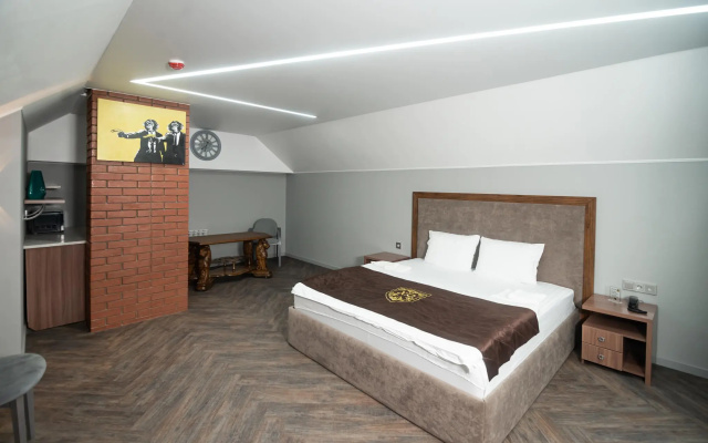 Hotel X.O. (Икс О)