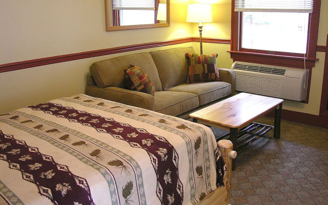 Mountaintop Lodge at Lake Naomi