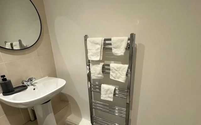 2bed Apartment-free Parking, Pets, Garden, Central