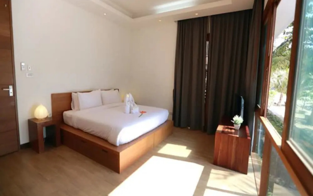 Grand Villa Beach Front