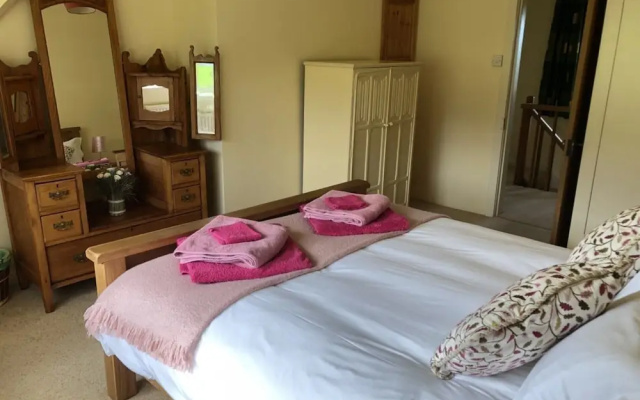 Beautiful 3 Bedroomed Cotswolds Farmhouse