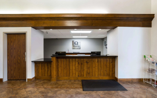 Quality Inn & Suites Monterey I-40