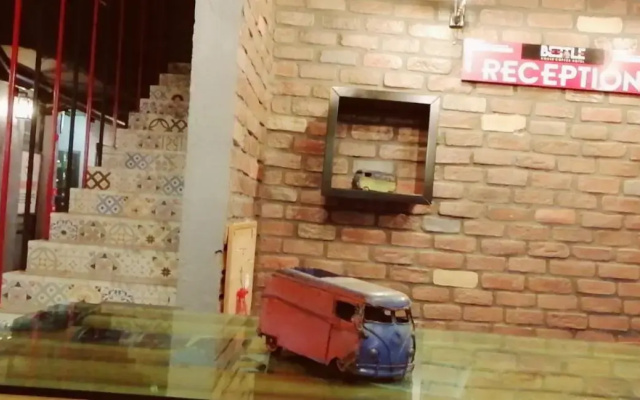 Voswos Garage Coffee & Hotel