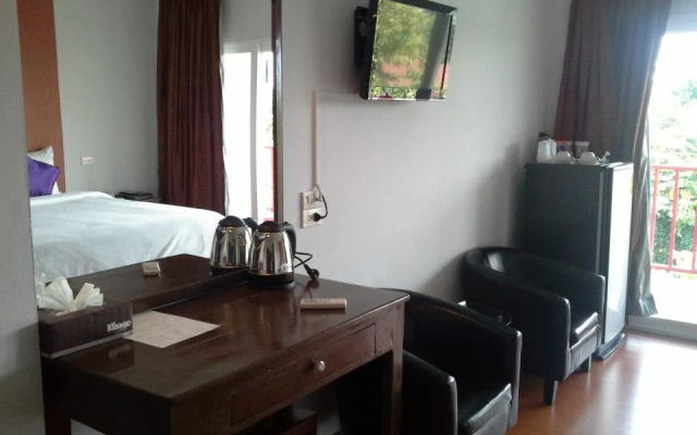 Aunruen Residence And Restaurant