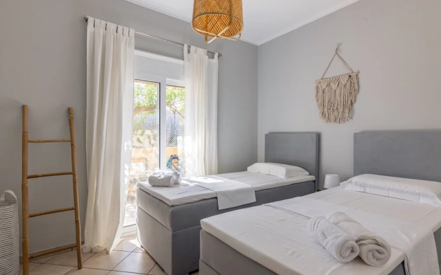 Luxury Garden Villa with Heated Pool