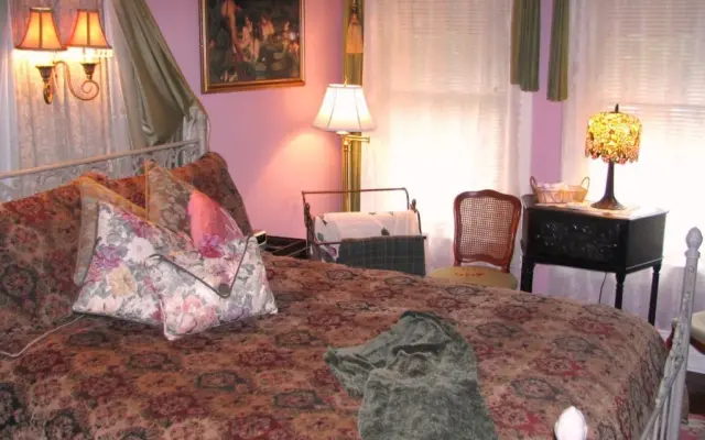 Larelle House Bed and Breakfast