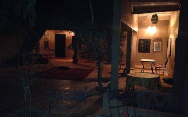 Отель Camels House Марокко, Мерзуга - отзывы, цены и фото номеров - забронировать отель Camels House онлайн вид на фасад