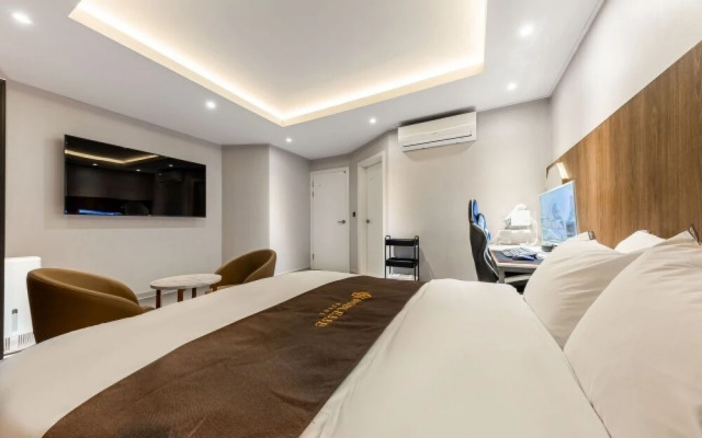 Cheonan Noblesse Hotel(천안 노블레스호텔)