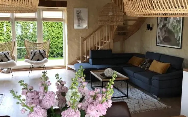 Väike-Mere Villa