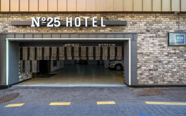 No.25 Suwon Hwaseong Haenggung Branch