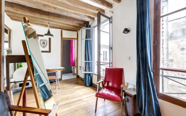 Grand prieuré apartment by Weekome