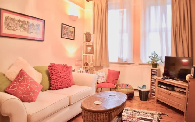1 Bedroom Apartment With Garden in Dalston