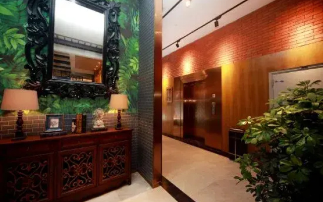 James Joyce Coffetel(Qingdao Jiaodong International Airport Jiaodong Metro Station)