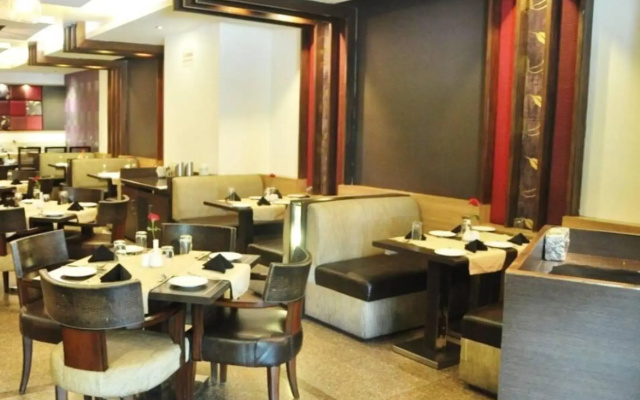 OYO 1832 Hotel Parbhat Inn
