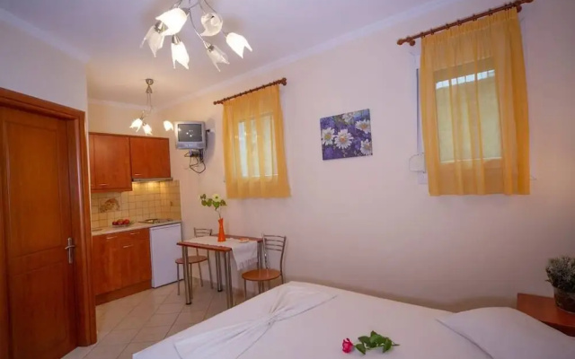 Studio Near The Beach With Jacuzzi - Bbq