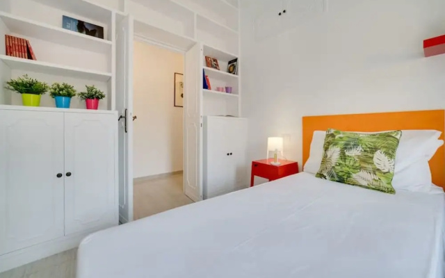 Lovely 2 bed Flat in Front of the Colosseum!