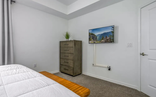 Spacious Beautiful 3-br Condo Prime Location