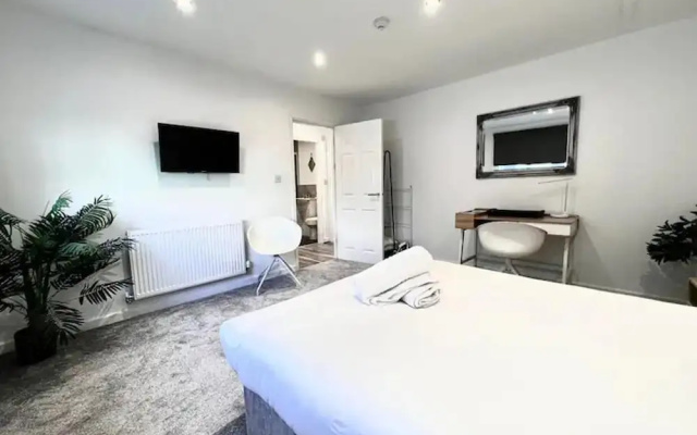 Remarkable 2-bed Apartment in Liverpool