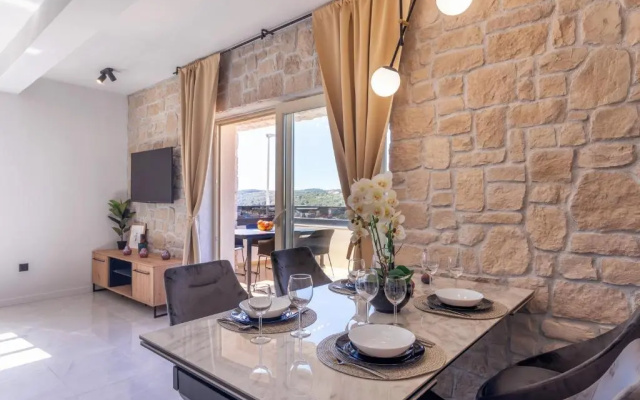 TEONA Luxury Apartment with jacuzzi and terrace sea view