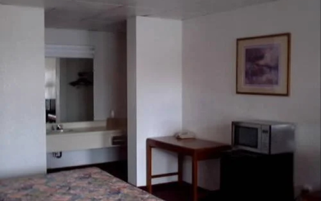 Town and Country Inn