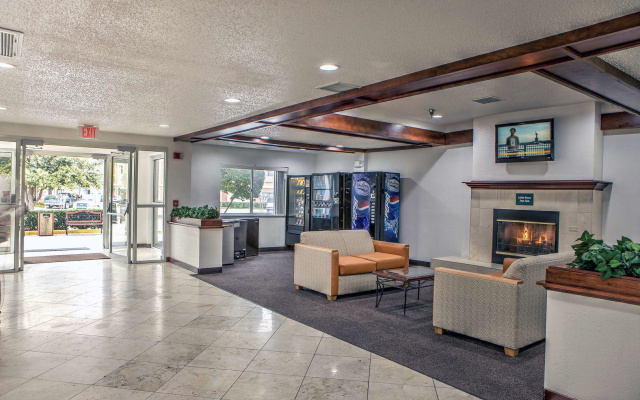 Motel 6 Dallas, TX - Northwest